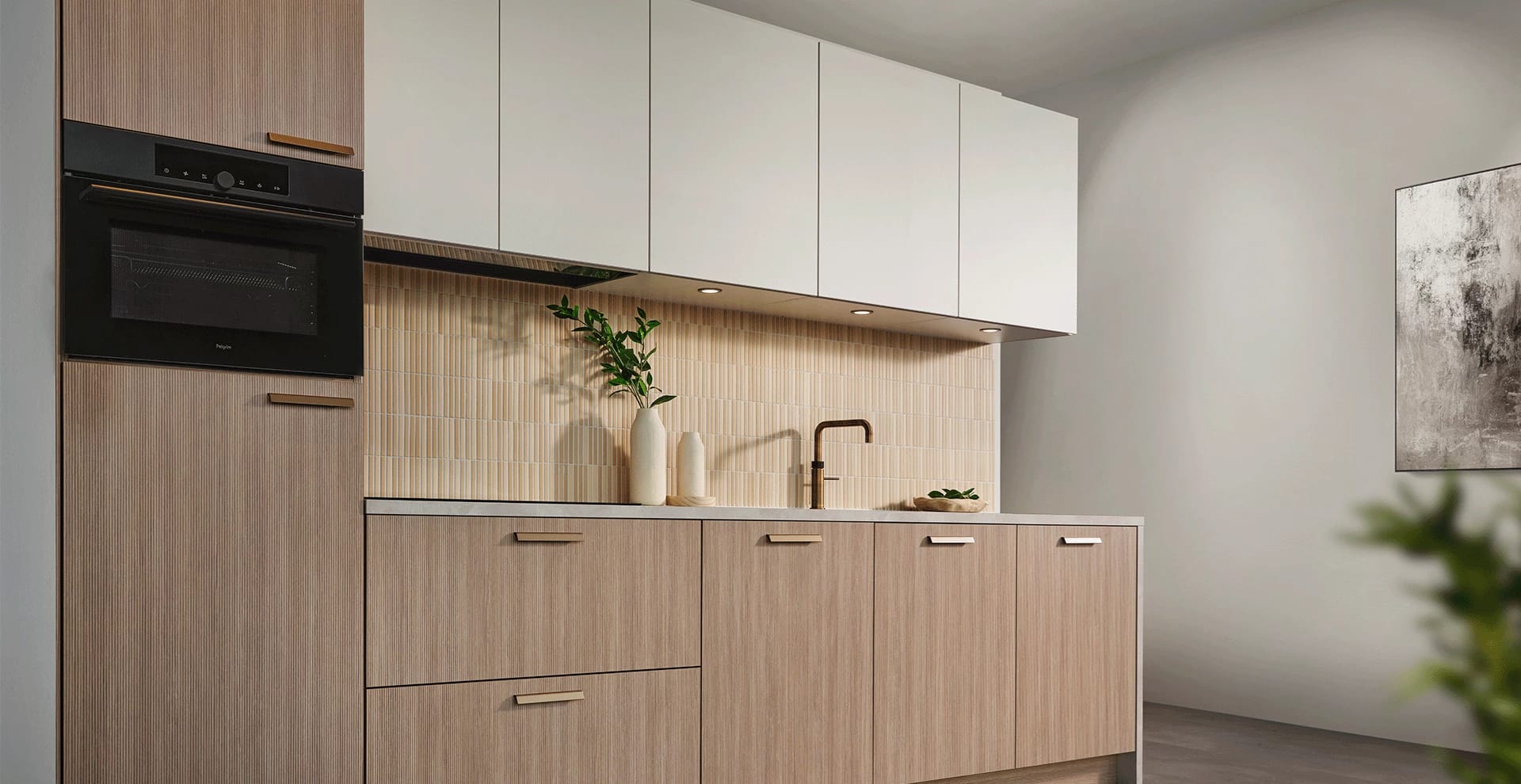 Japandi keuken met natuurlijke materialen en keramisch werkblad