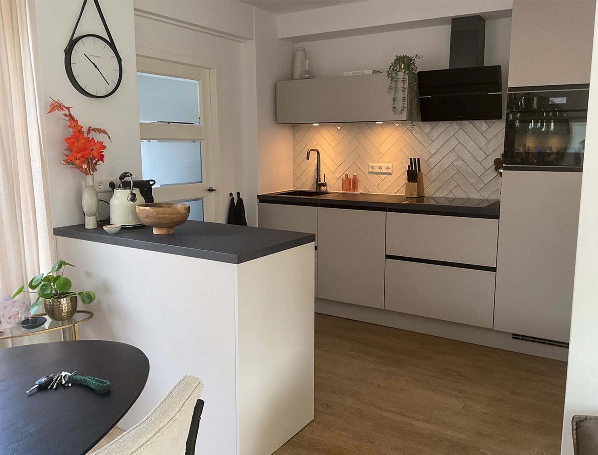 Lichte moderne keuken