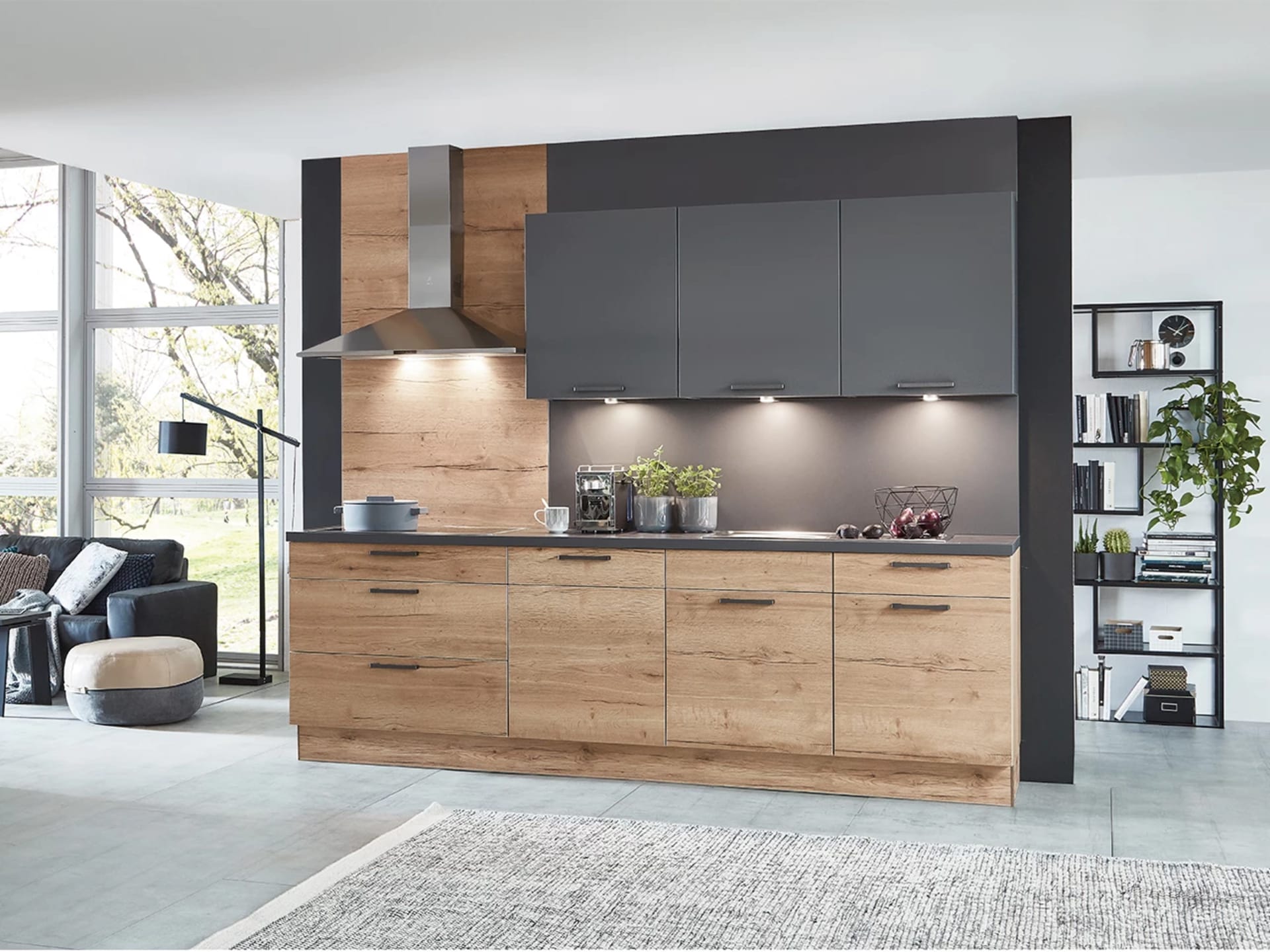 Landelijke rechte keuken met houten accenten