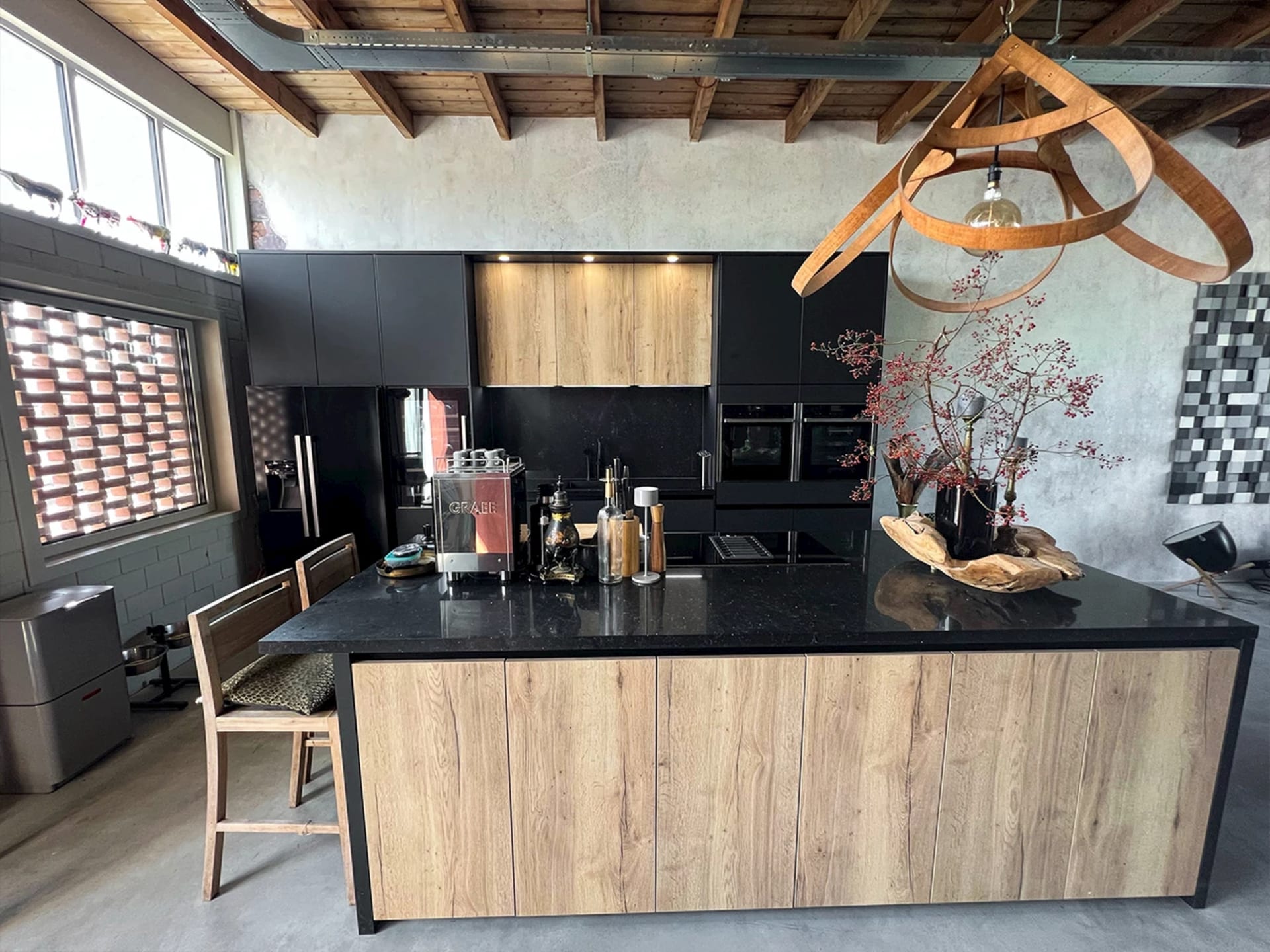 Designkeuken zwart houtlook