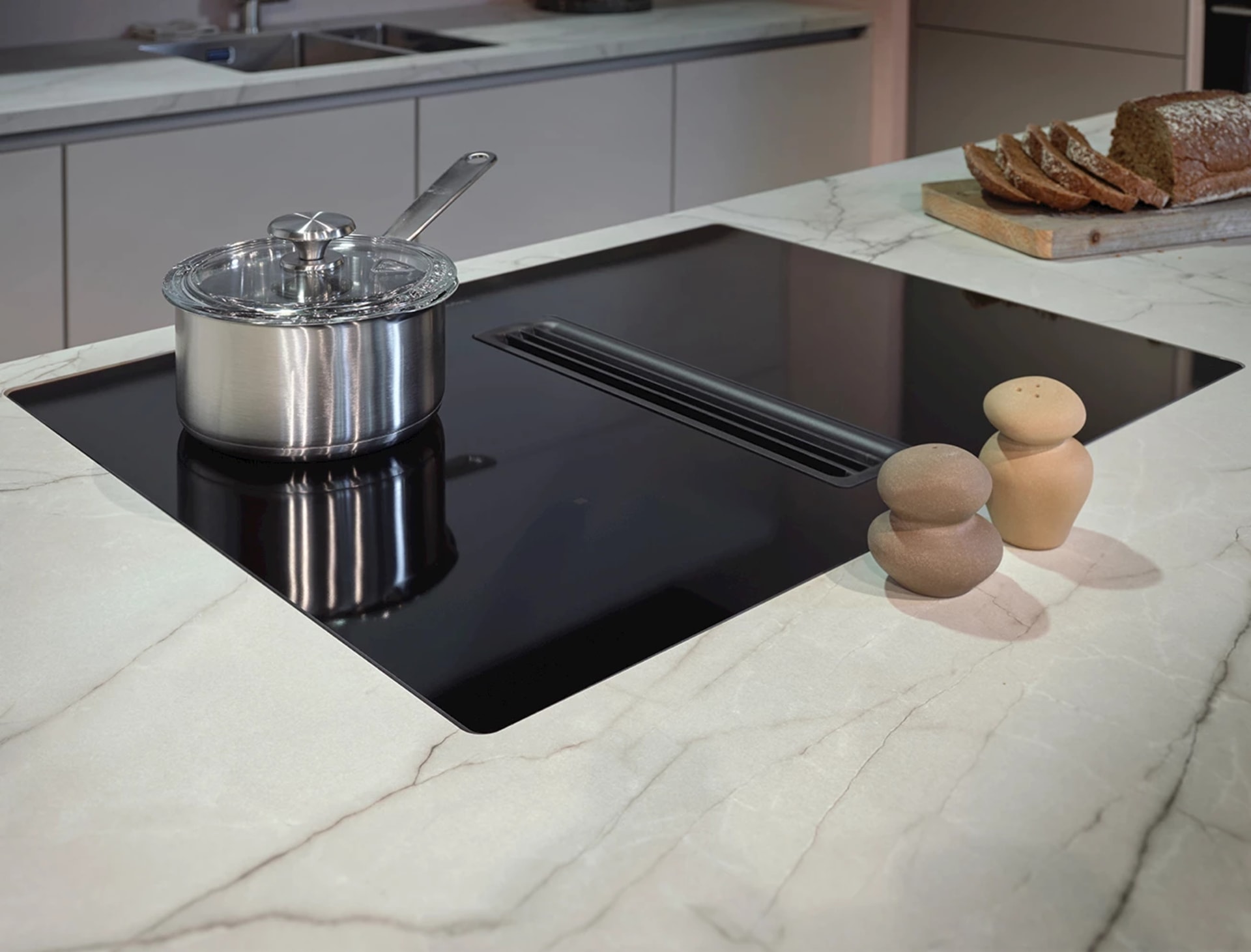 Kookplaat met geïntegreerde afzuigkap