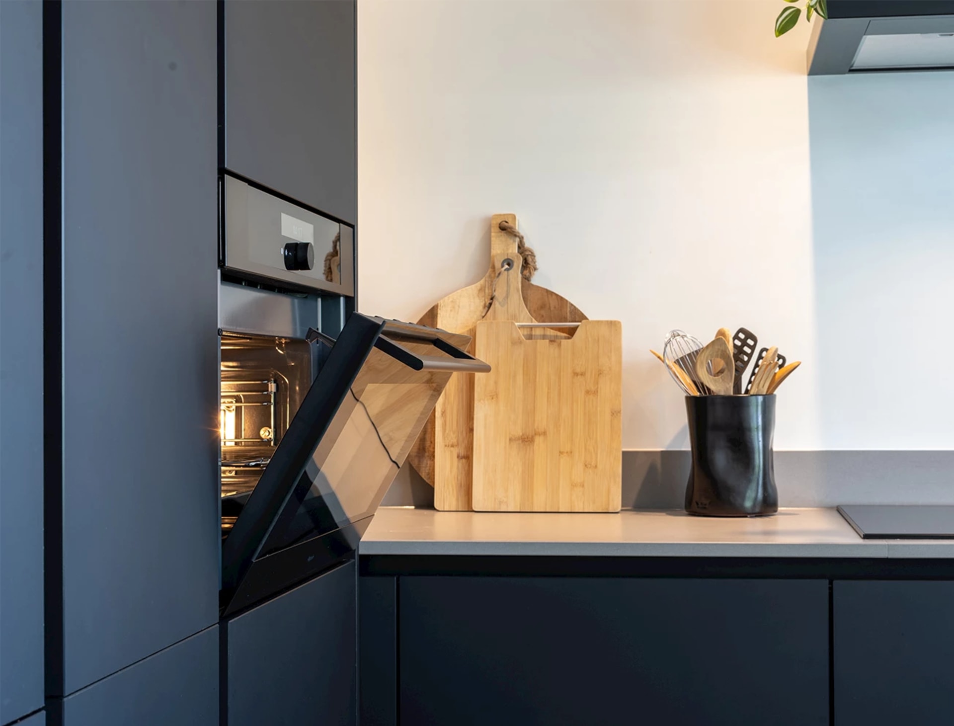 Keukenapparatuur in een moderne keuken