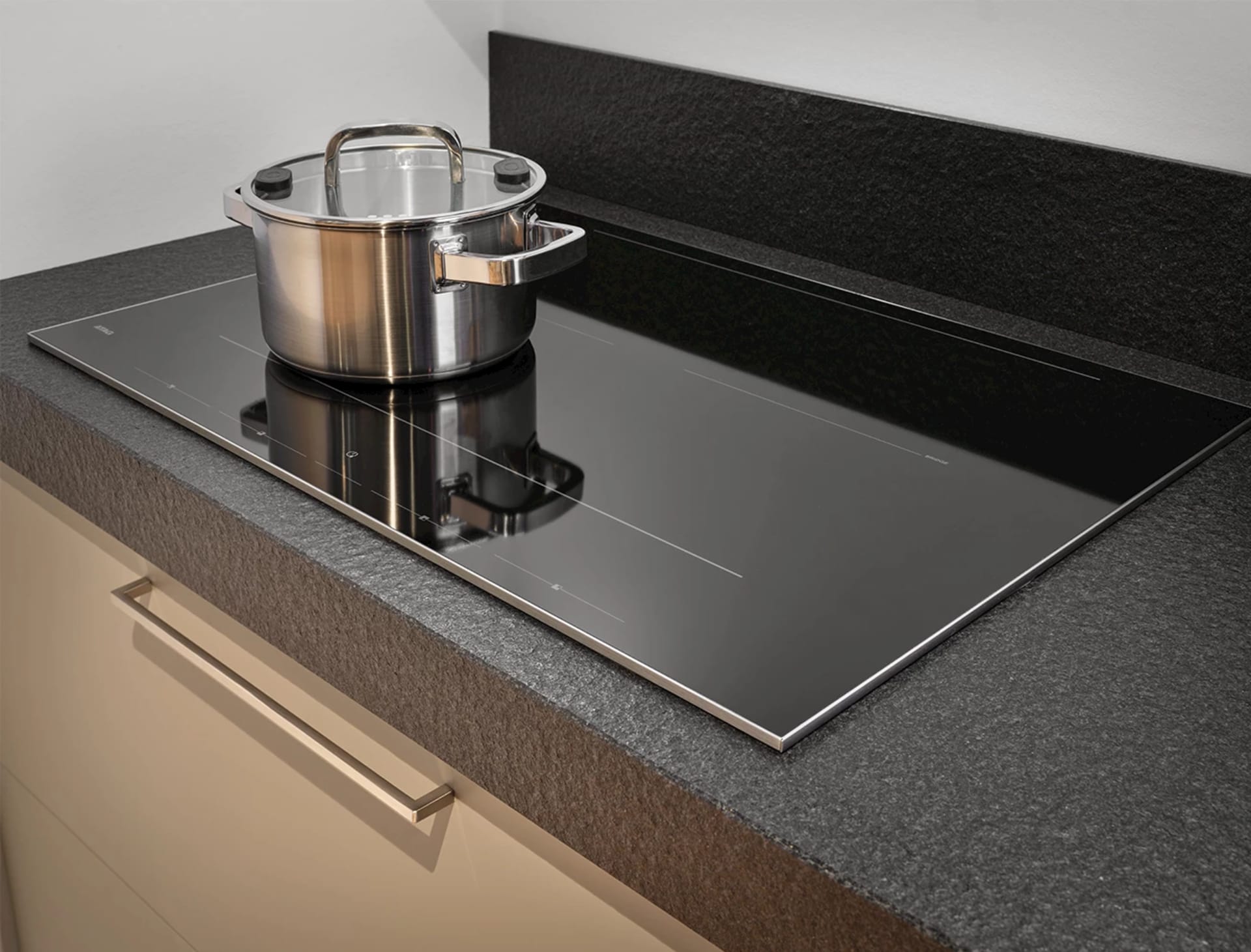 Schoonmaken van inductiekookplaat