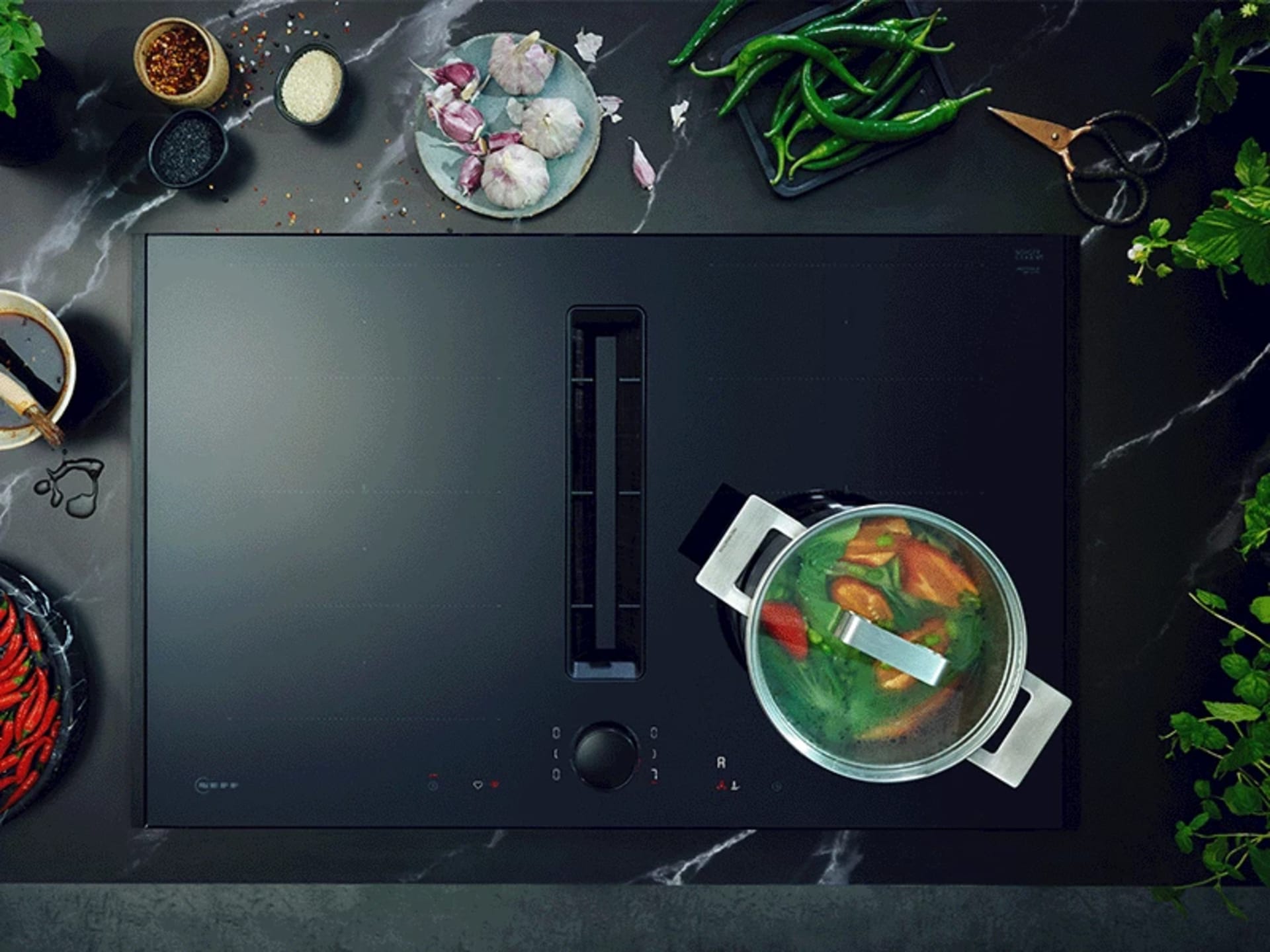 Mat zwarte keukenapparatuur