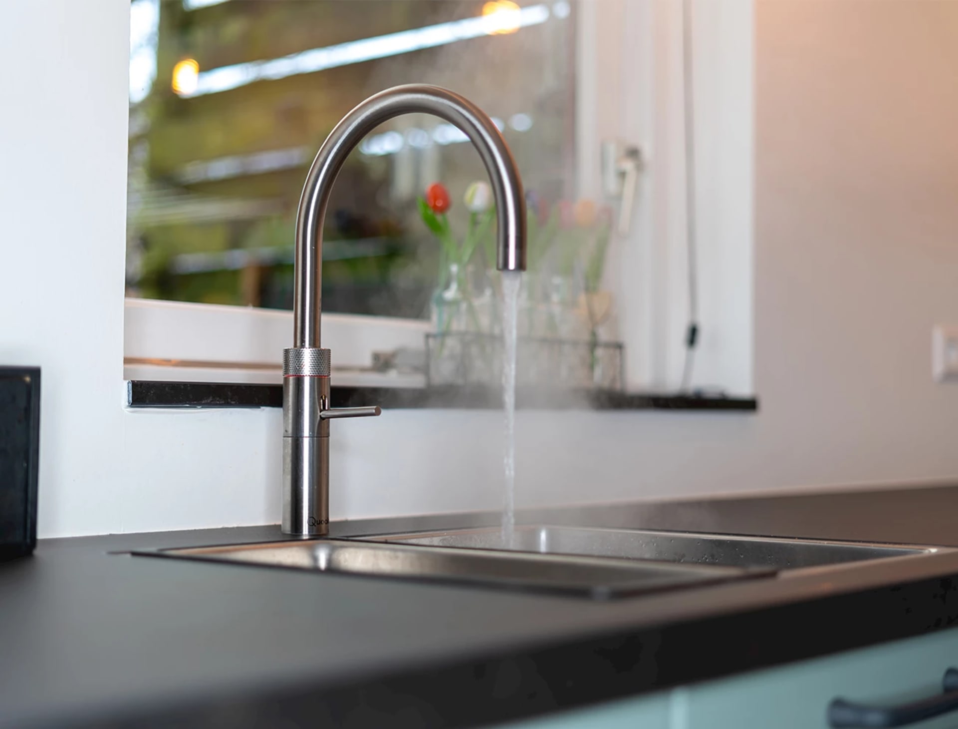 Chromen kokend waterkraan