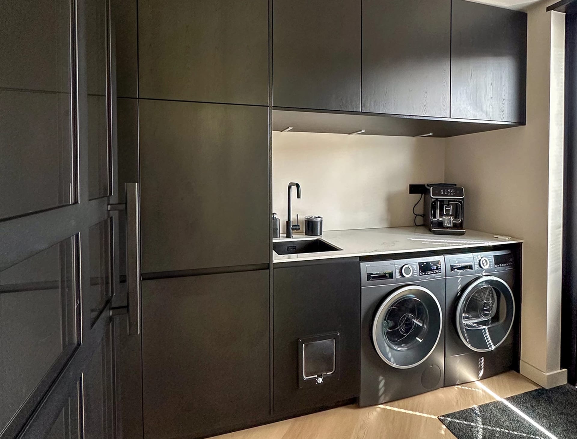 Luxe en praktische bijkeuken familie Mulder