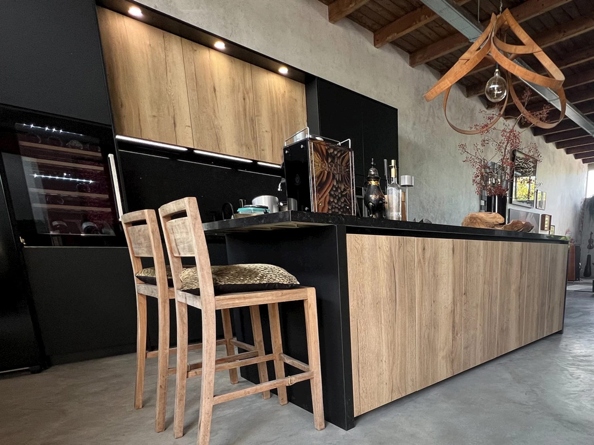 Keuken met kookeiland bij familie Joosten