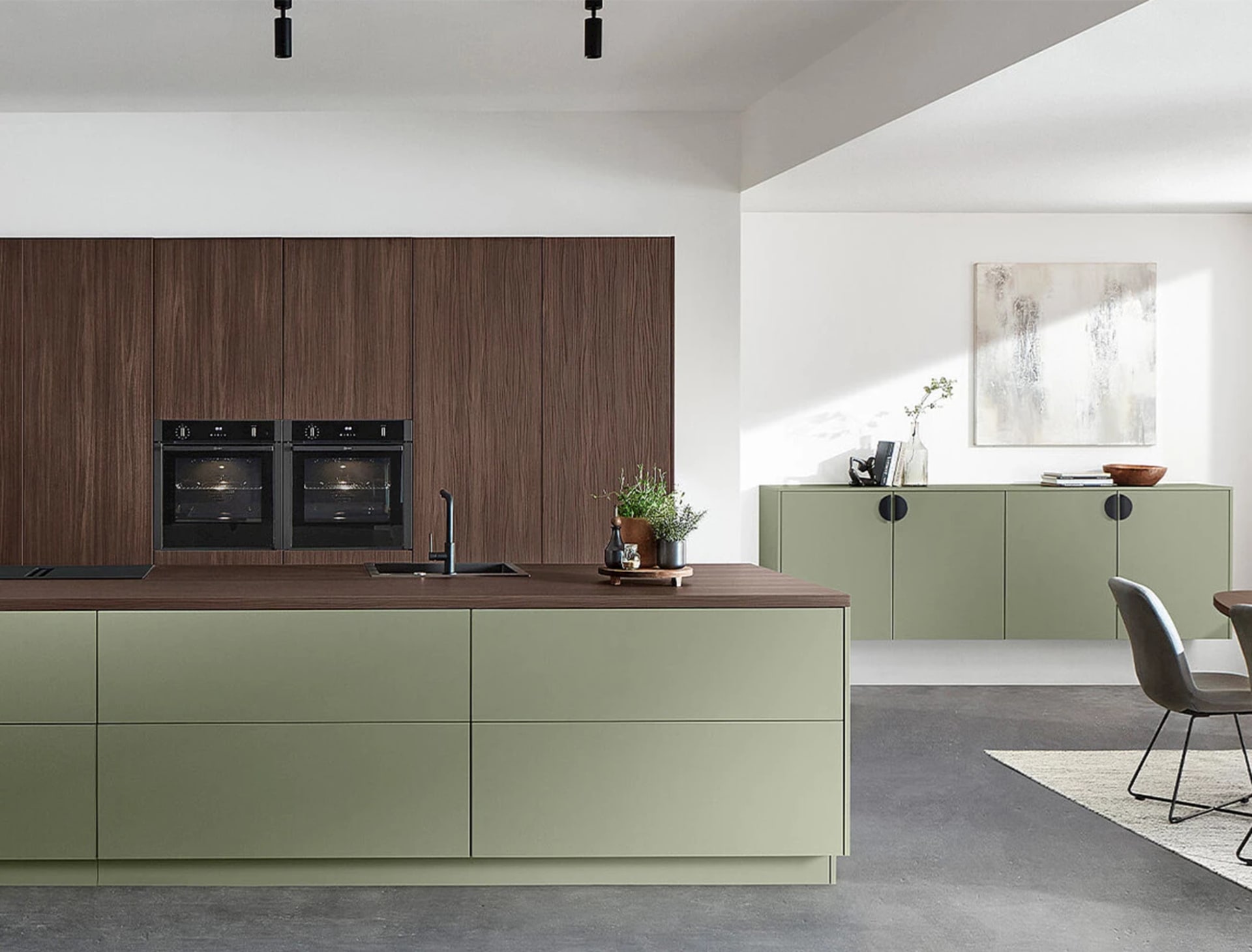 Groene zwevende keuken met houtlook werkblad