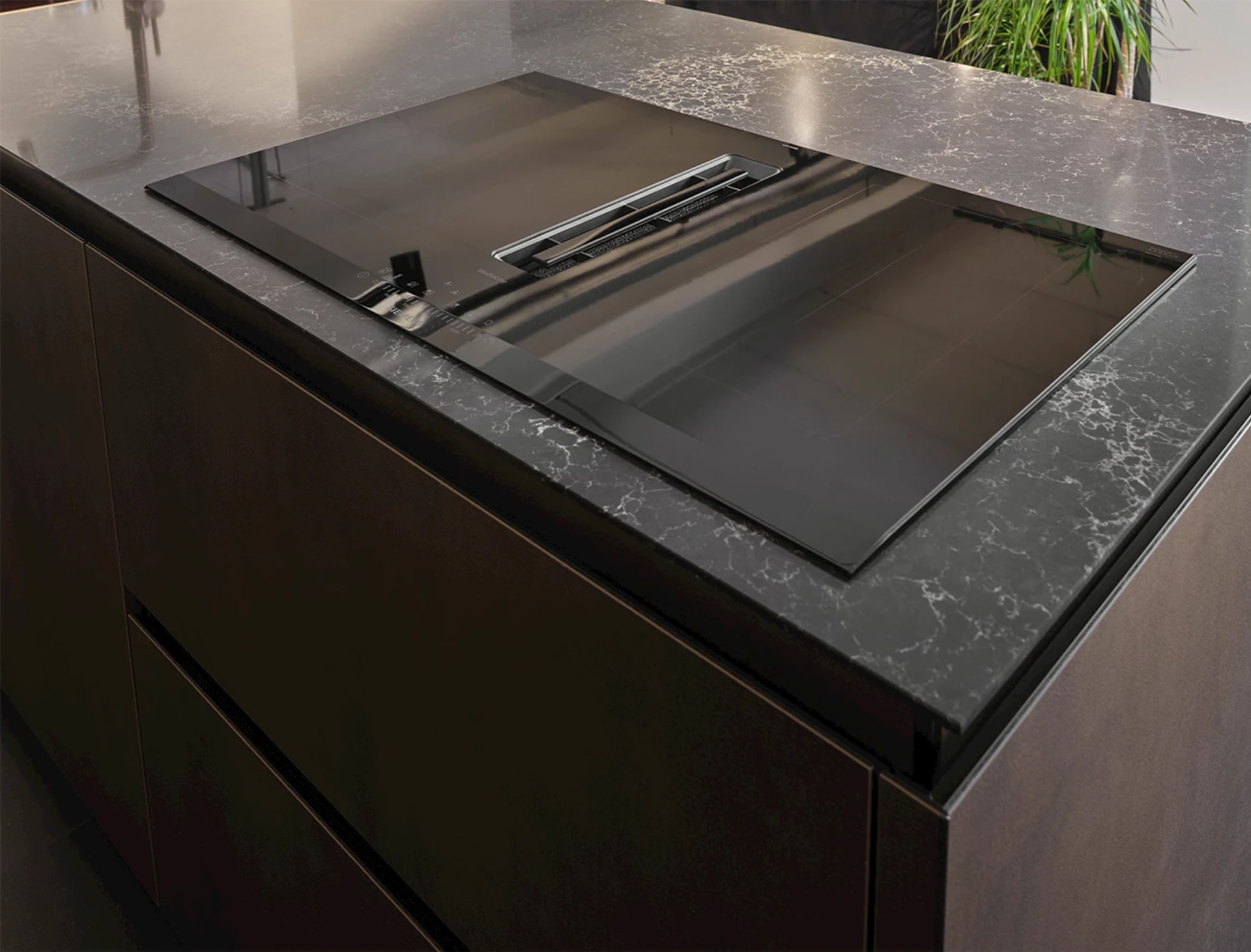 Inductiekookplaat met geïntegreerde afzuiging