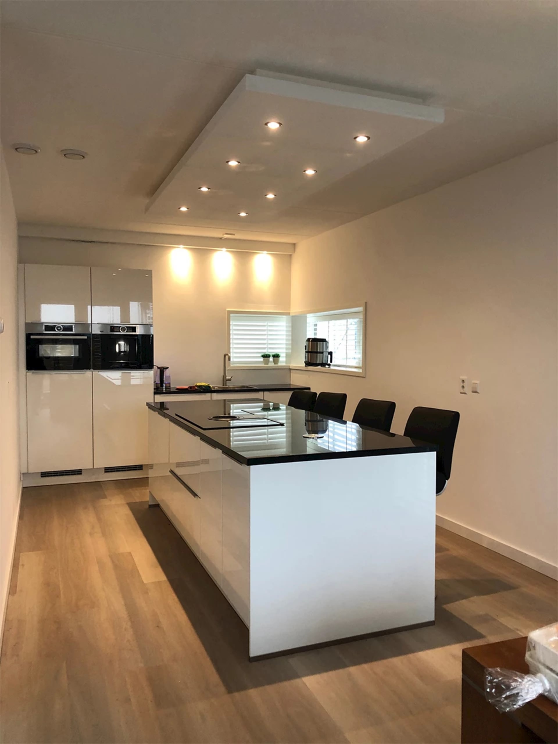 Witte hoogglans keuken