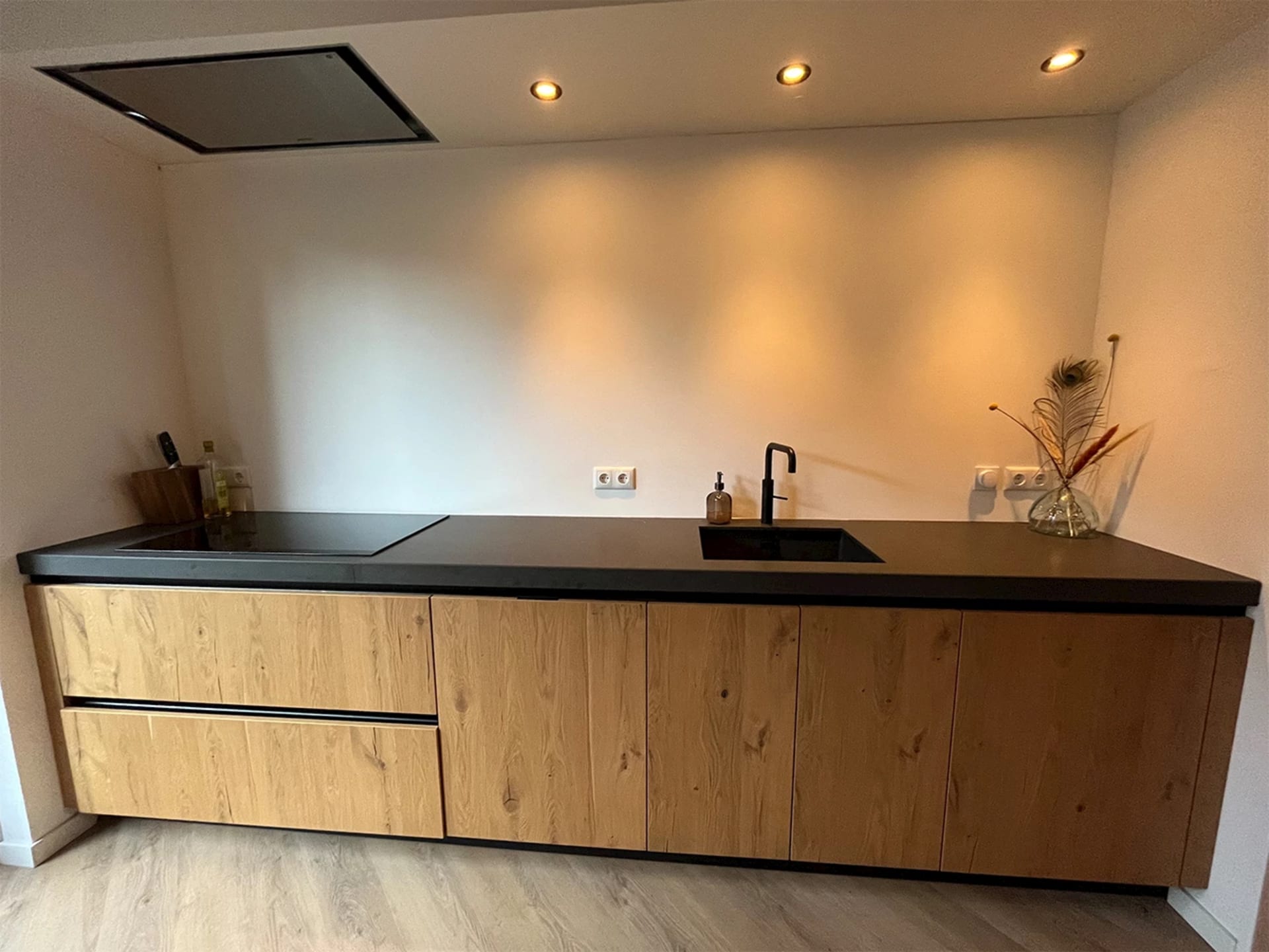 Rechte keuken zonder bovenkasten