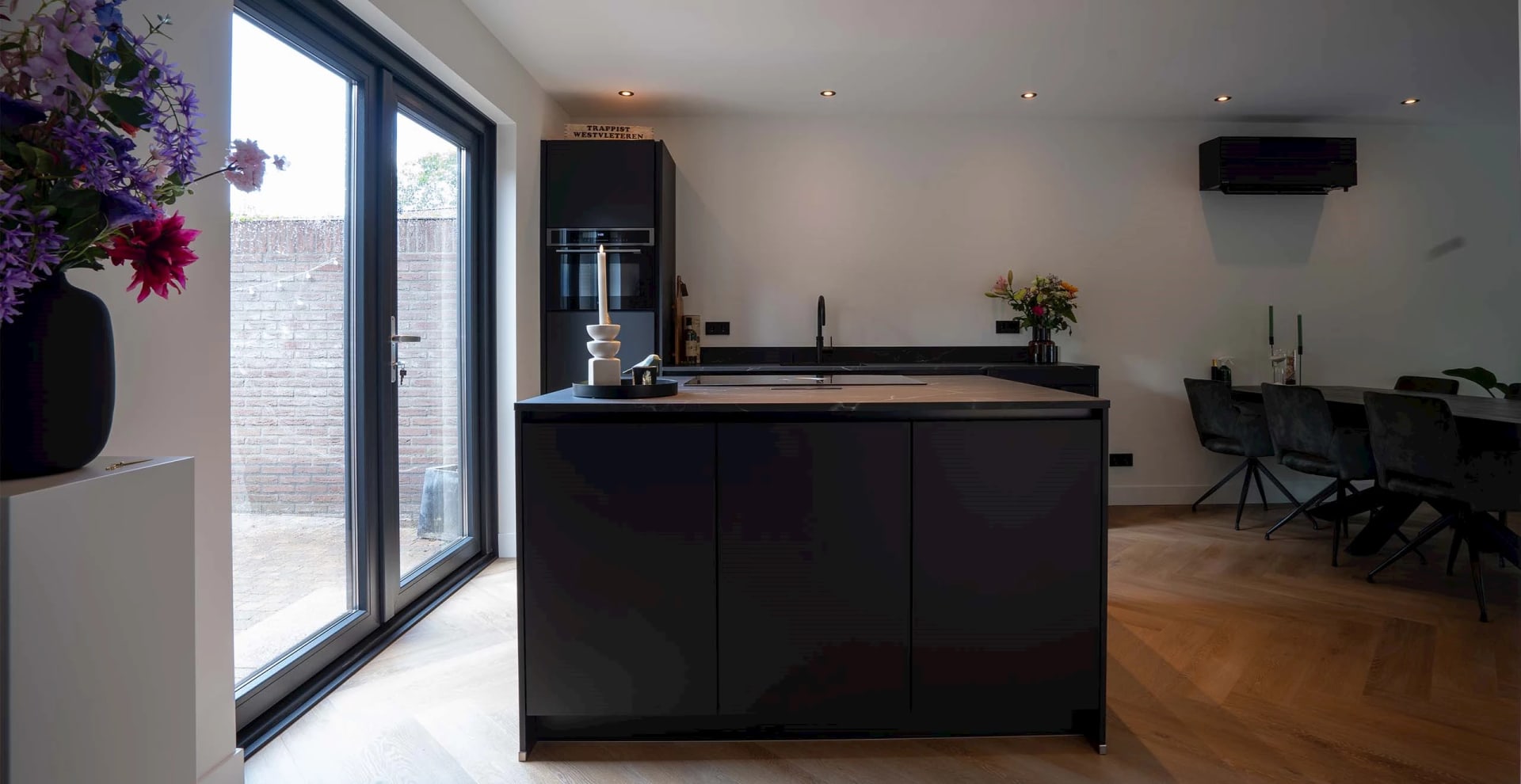 Strakke keukens met eiland (1)