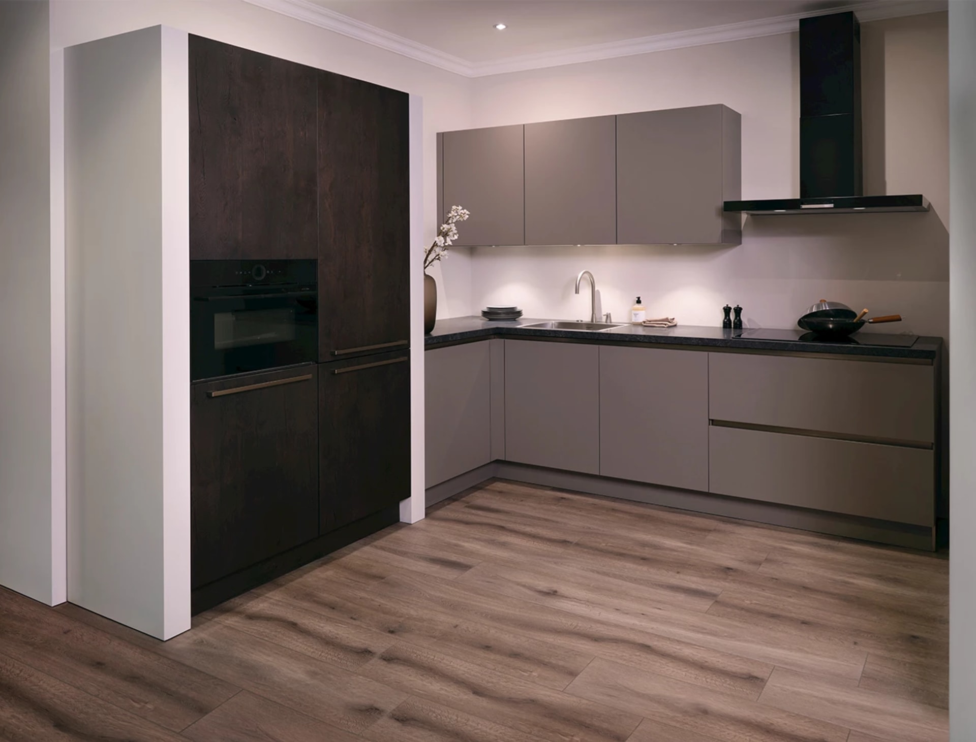 Mat Modern keuken in de showroom van Kitchen4All