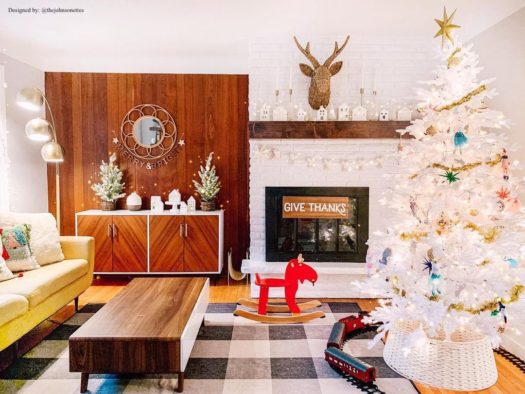 5 Holiday Mantel Decor Ideas