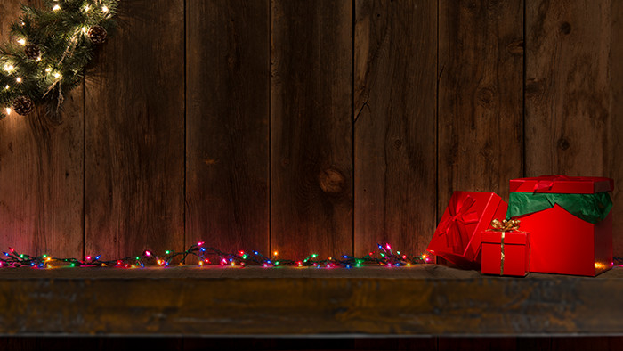 Decorate Your Mantel for the Holidays