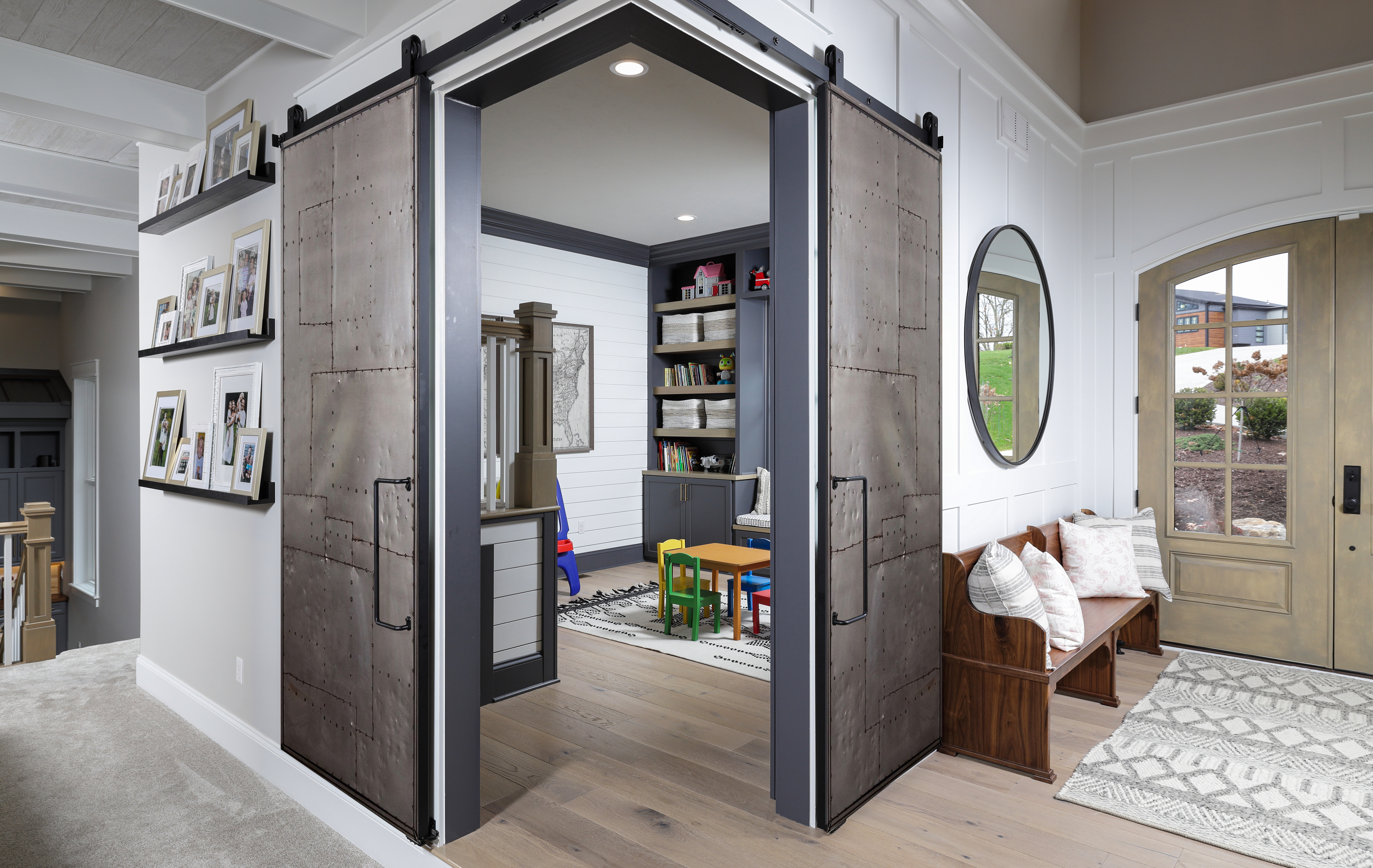 Mountain Scrap Corner Barn Door, image size:6725x4251