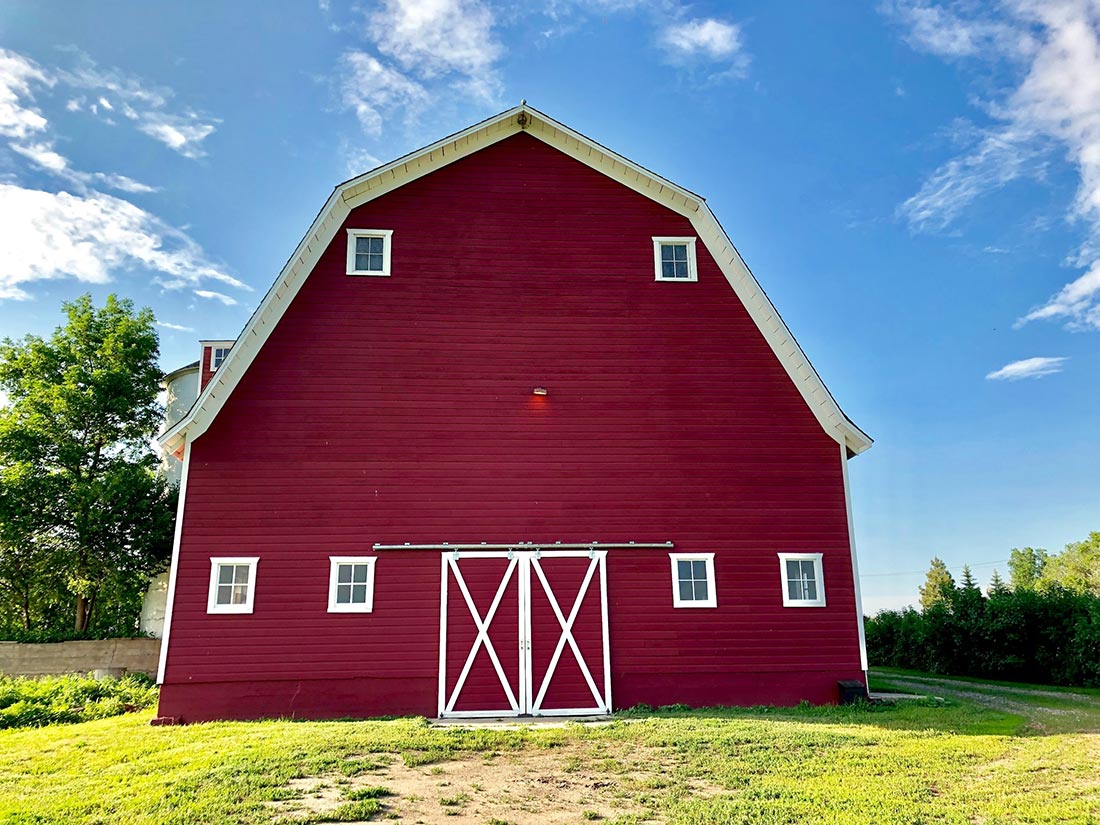 5 Reasons Why Barn Doors are Perfect For Barndominiums