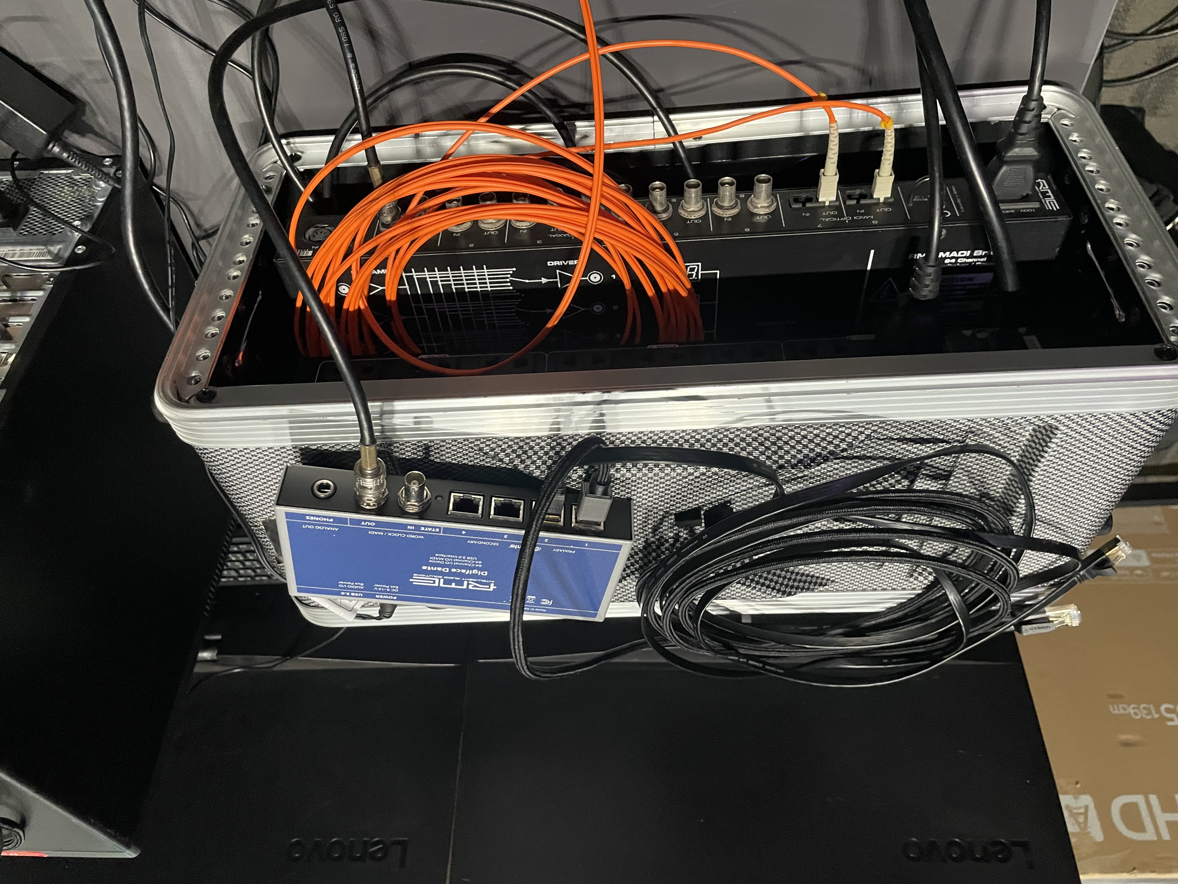 อุปกรณ์ RME Digiface Dante ในการตั้งค่าระบบคอนเสิร์ตสดพร้อมสายสัญญาณ