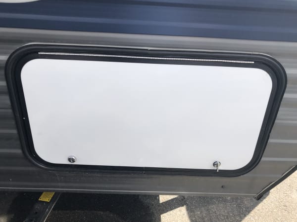 RV top hinge outside storage compartment door Fabrication RV top hinge outside storage compartment door replacement