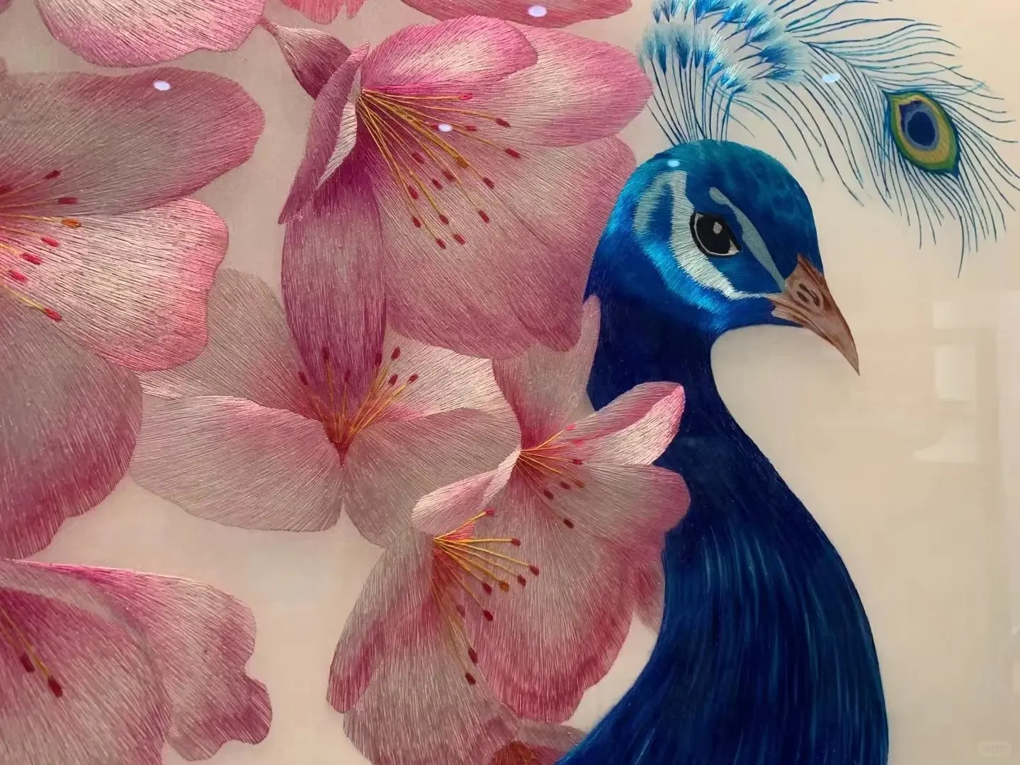 平针法孔雀花卉湘绣作品