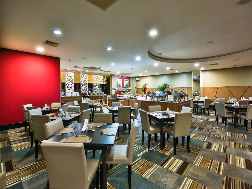 Na região central de Foz do Iguaçu Hotel Wyndham Golden Foz Suítes Na região central de Foz do Iguaçu Hotel Wyndham Golden Foz Suítes
