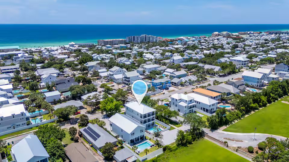 Just two blocks from beautiful Emerald Coast beaches