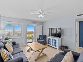 Holiday Surf and Racquet Unit 102