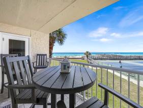 Holiday Surf and Racquet Unit 218