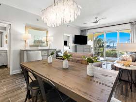 Modern Upscale Condo Ground floor with easy beach acces