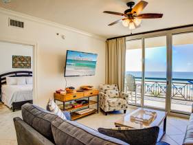 Fabulous Azure Beachfront w/ Great Amenities Including