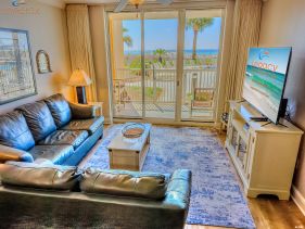 Azure 103 Poolside Beachfront - Amenities Galore - Seas