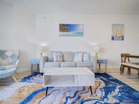 Modern 4th-Flr Suite w/Balcony|Pool View