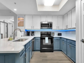 7th Heaven: 2BR Condo w/Pool, Beach/Bay View