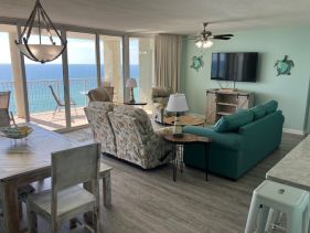 Long Beach T4-1203 2 bedrm w/beach chairs