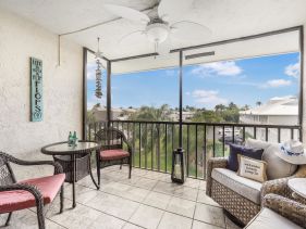 Central condo with pool and short walk to restaurants