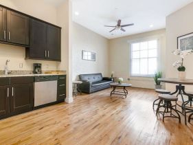 Gorgeous condo in Merchant Lofts by Hosteeva LLC
