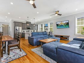 Spacious 5BR Urban Retreat w Balcony & Pool in the hear