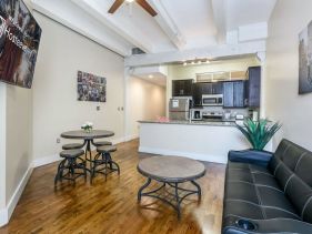 Beautifully designed 1bd Condo steps from French Quarte