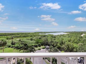 Corner beachfront condo with gym, pool and grills