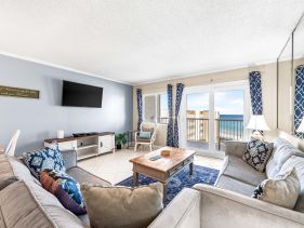 Holiday Surf and Racquet Unit 709