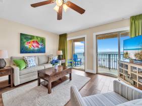 Coral Reef Club 32