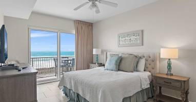beach retreat 306 living room with view