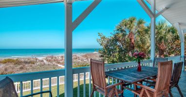 Dining on FL Sundowner's Gulf Front Deck