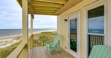 What a great location to enjoy the sea air and Gulf View!