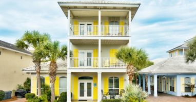 4 BR/ 3.5 BA Game Rm, Sleeps 14, 3000 sq/ft - on 1st beach street! Free WiFi