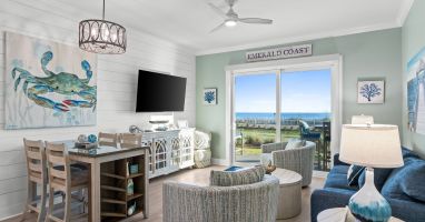 Cozy coastal retreat with panoramic ocean views and stunning sunsets 