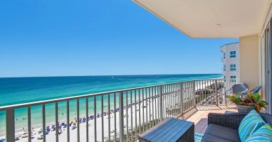 Large balcony, end unit west facing