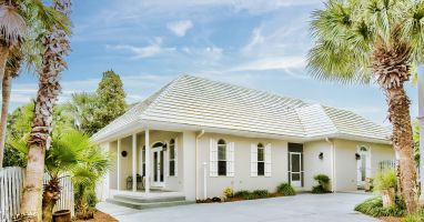 4 br / 3 ba Sleeps 11 - Directly on the Pool - Walk to private beach
