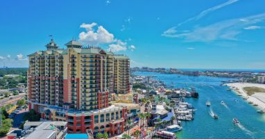 The beautiful harbor walk Emerald Grande, Destin Florida 
