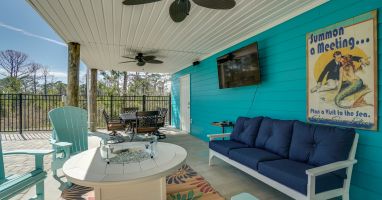 Enjoy your day or night by the pool, hot tub or fire. Watch TV/listen to music.